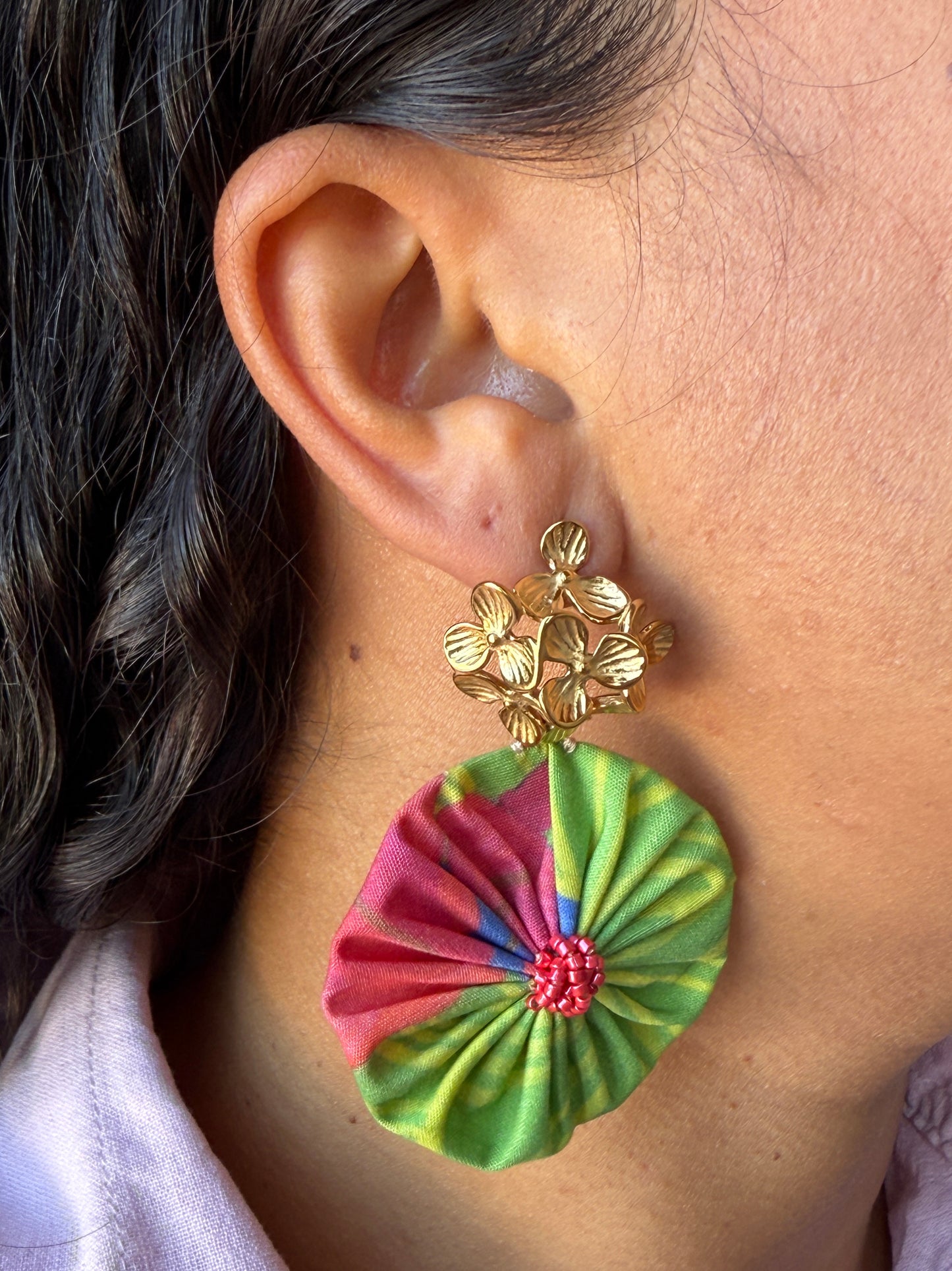 Boucles d'oreilles rosace bleu roi