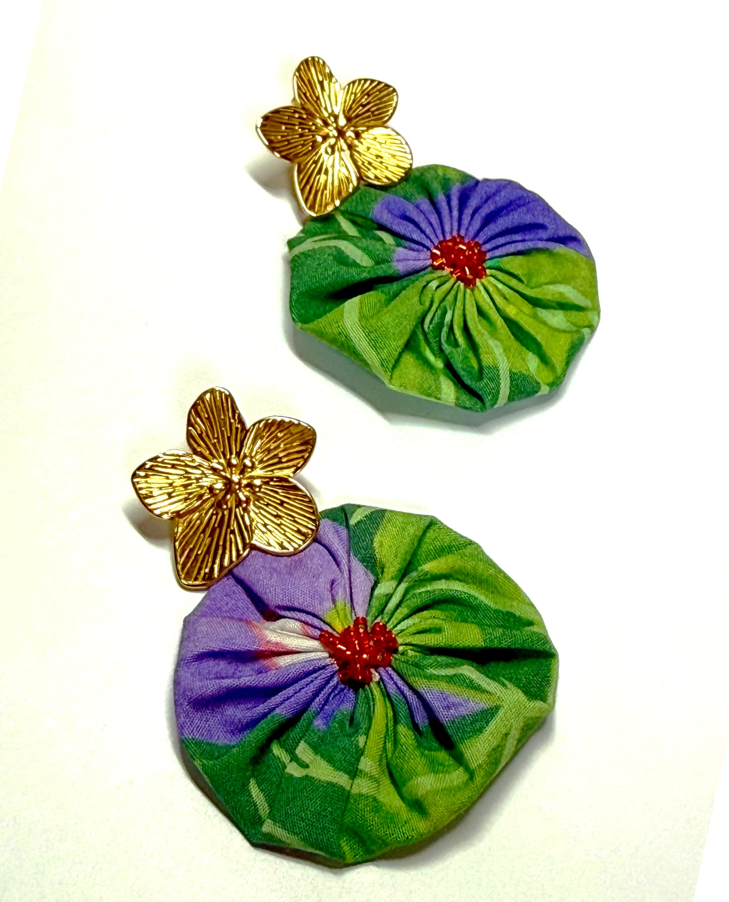 Boucles d'oreilles rosace violette