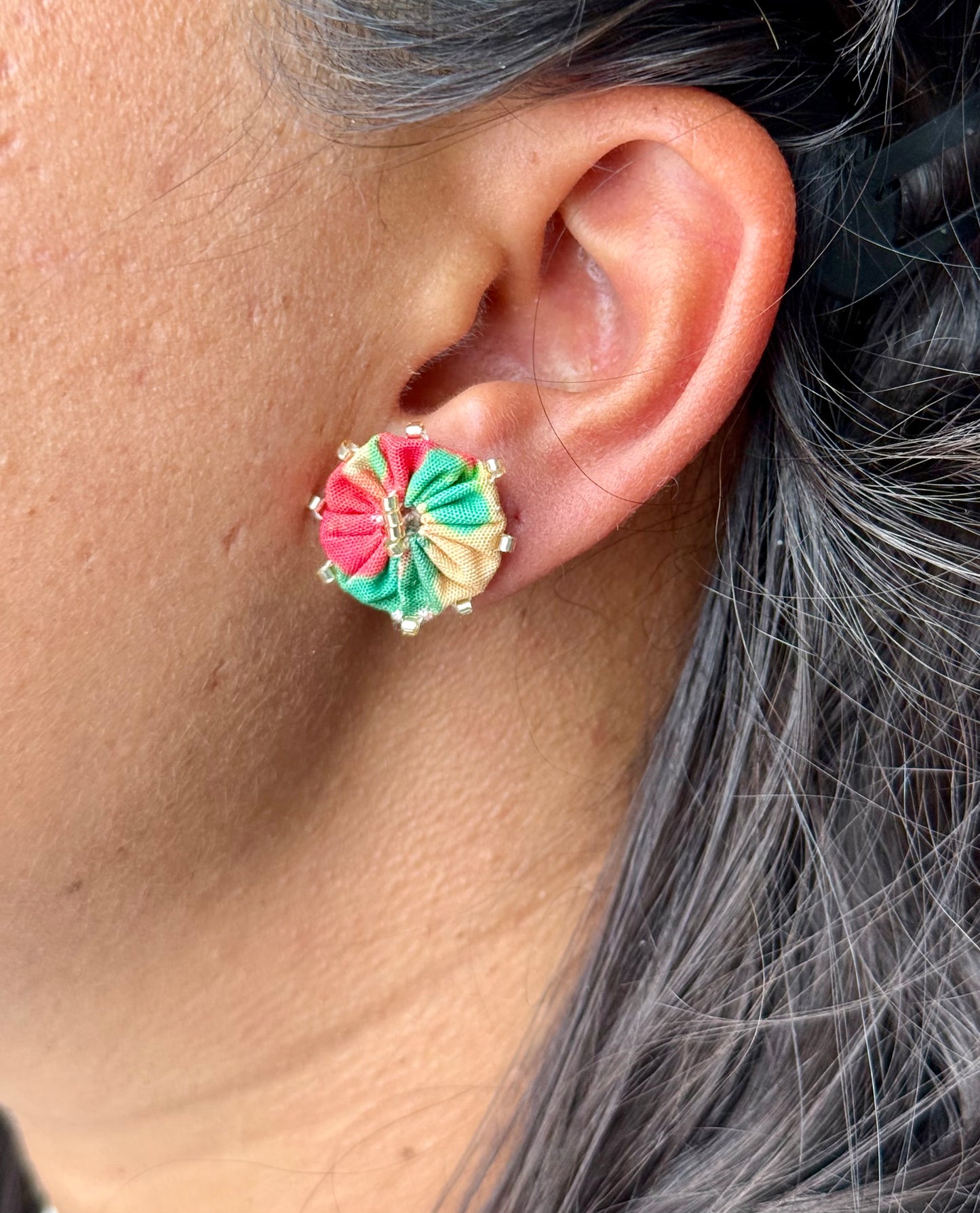 Puces d'oreilles oranges