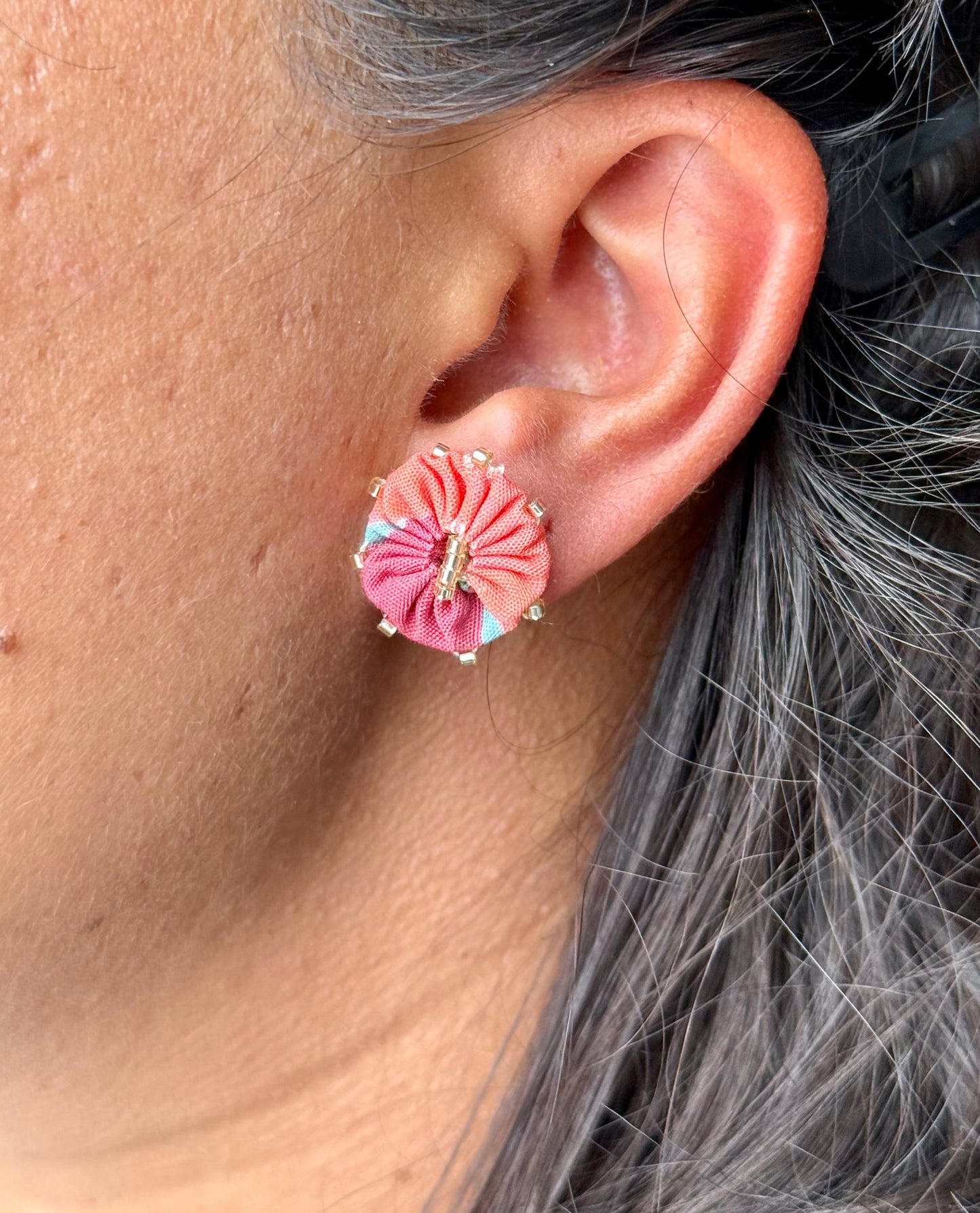 Puces d'oreilles roses